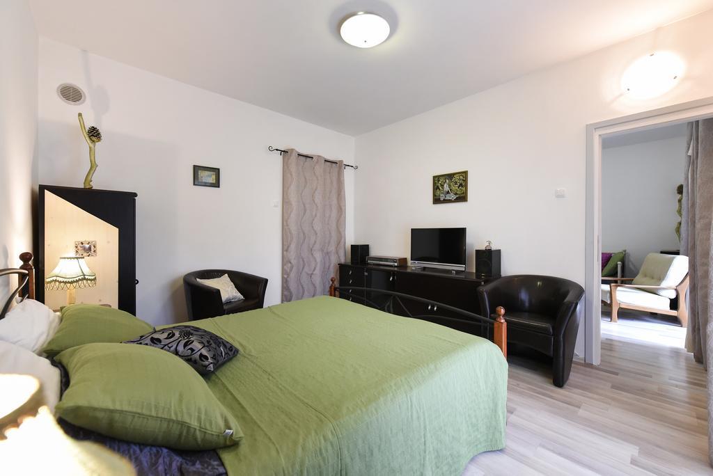 Apartment Dado